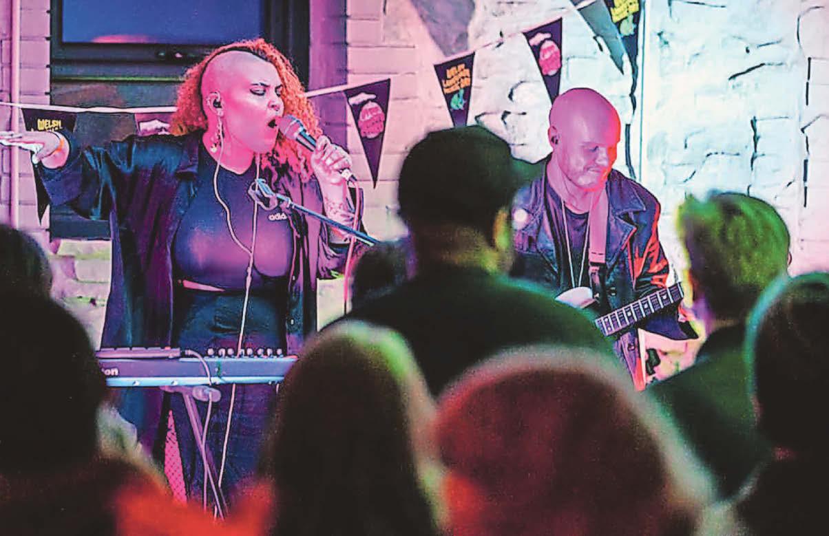 Ap yn hwyluso cael hyd i gigs Cymraeg