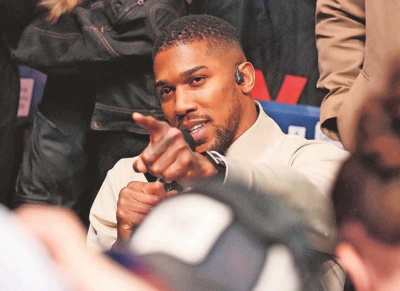 Joshua teams up with rival Usyk for training
