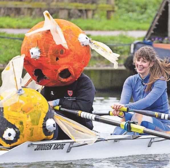 Fancy dress rowers race to get a Head start