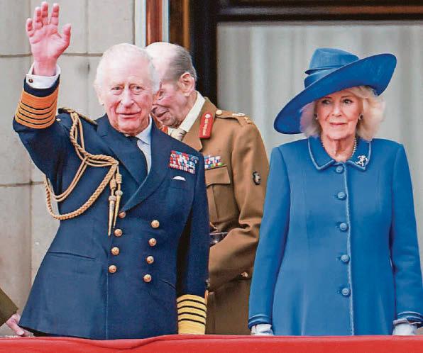 Thousands join VE Day celebrations