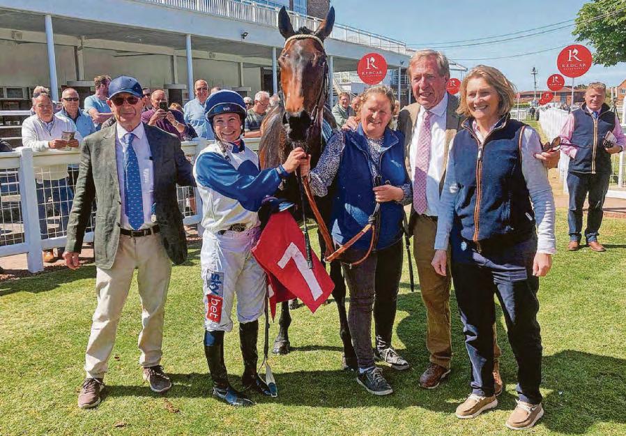 Thompson leads Cheers for 66-1 Redcar winner