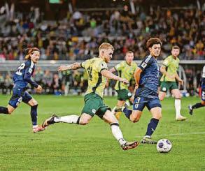 McGree helps Socceroos on way to finals