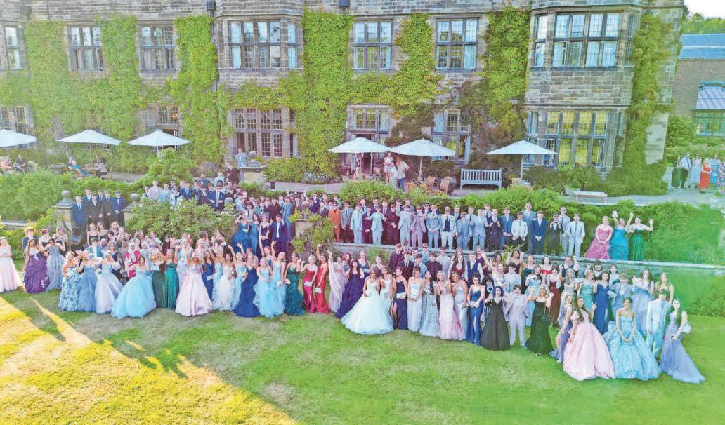Students dazzle on prom night