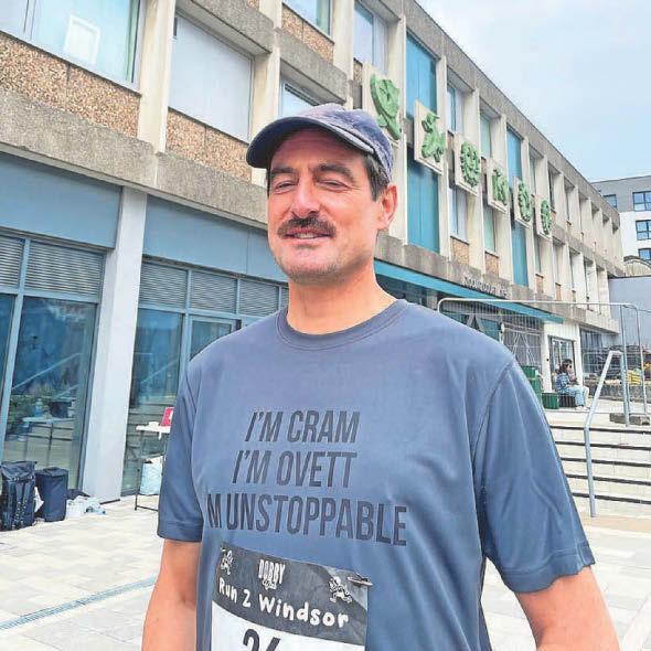 Sitcom fans run from Croydon to Windsor... on purpose