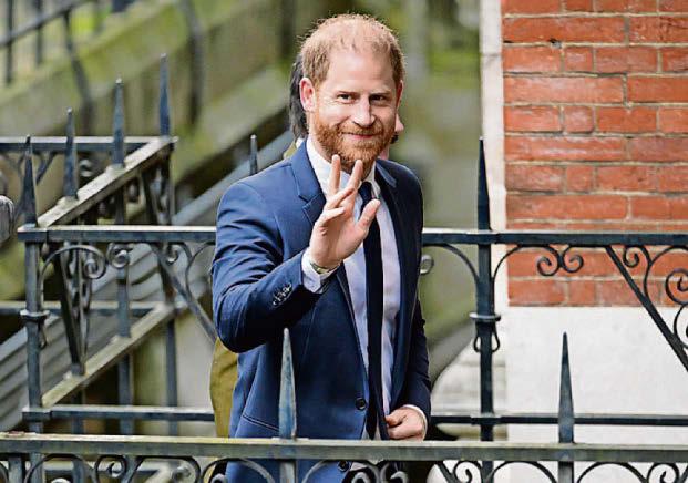 Duke turns up for Daily Mail case