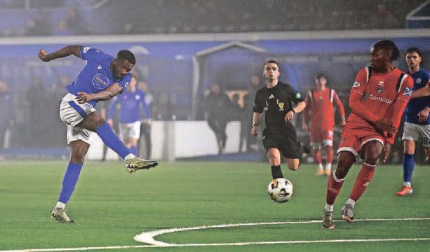 Queens hang on to knock-out Pars