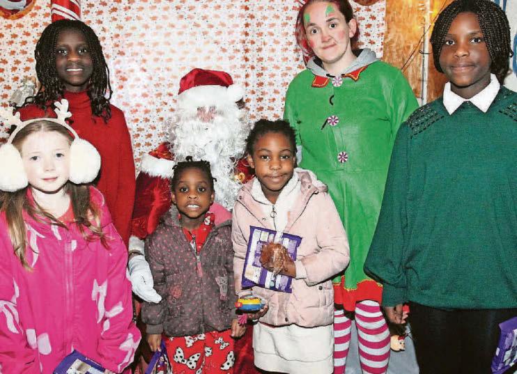 FAMILIES THRILLED BY A PATCH OF LANDS' FESTIVE EXTRAVAGANZA