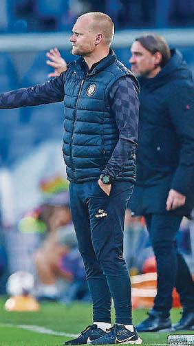 Manning warns against 'carrying any hangover' into Saturday