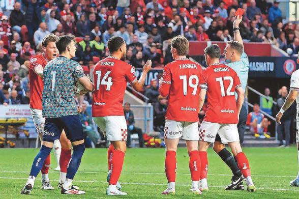 Robins face a mountain to climb in second leg after heavy home defeat