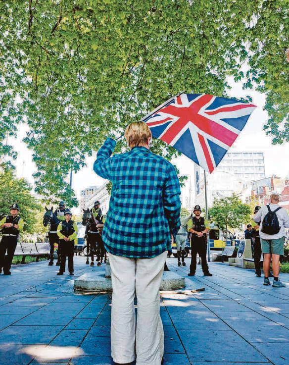 Protest arrests Anti-fascist group clash with UKIP demonstrators
