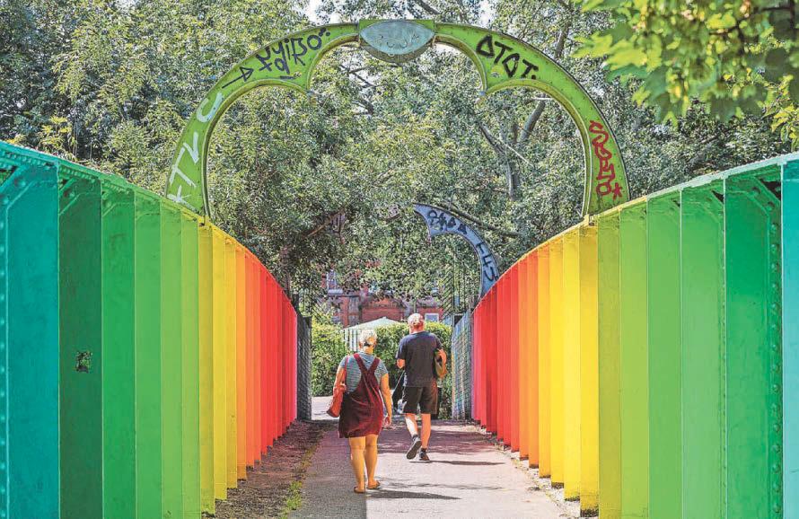 ‘Think of the kids' Music legend urges taggers to leave bridge alone