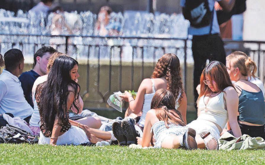 Heat-health alert City swelters as temperatures continue to rise
