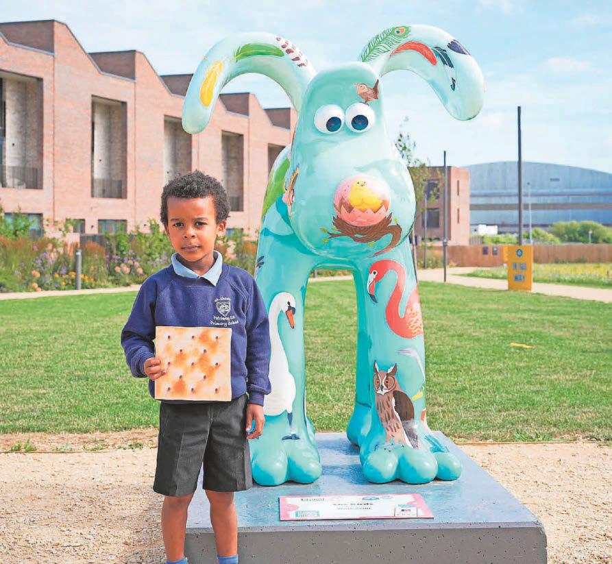 Lucky Leon enjoys a sneak peek of Gromit statue