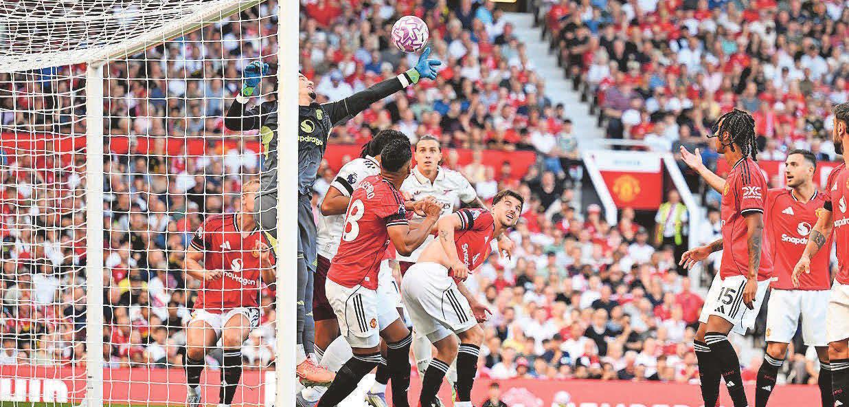 Football Amorim defends 'keeper Bayindir after his costly mistake