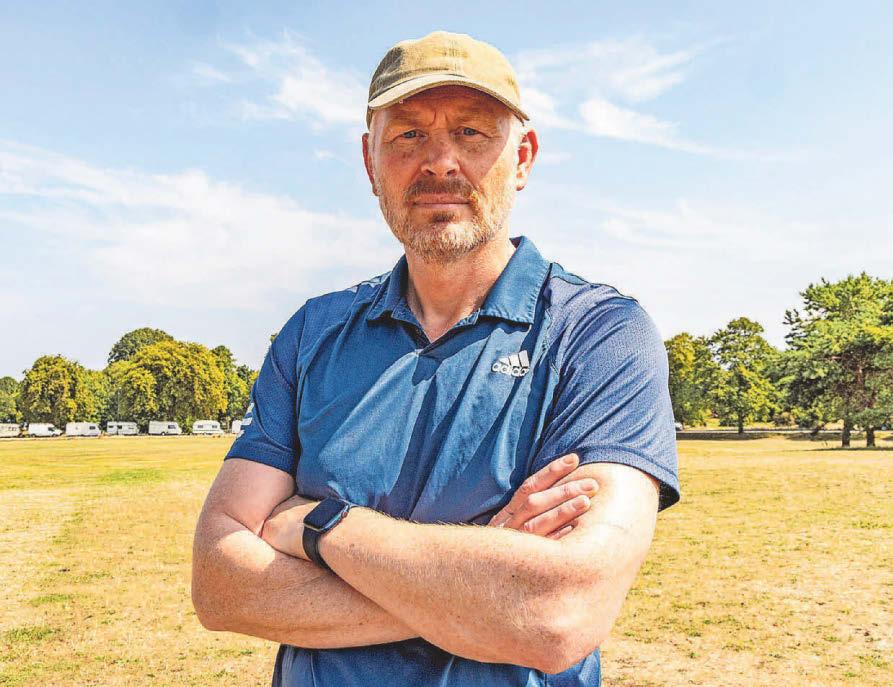 Van-dwellers Downs group to take legal action against 'incompetent' council