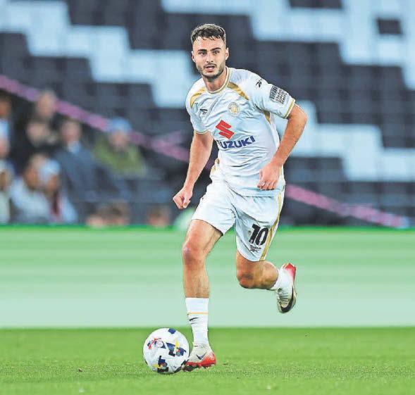 Football Rovers facing tough Mem test against Warne's men