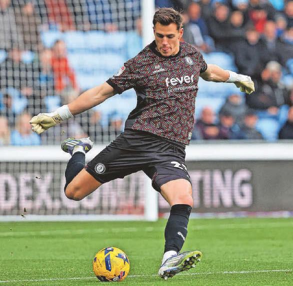 Football Goalkeeper Vitek could be back in contention for Oxford clash