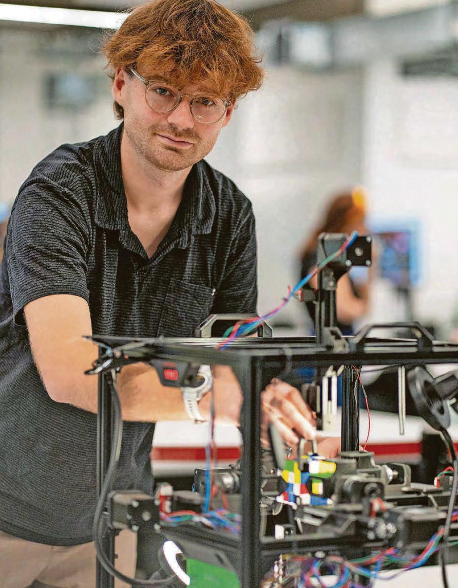 Student's robot smashes 4x4 Rubik's Cube record
