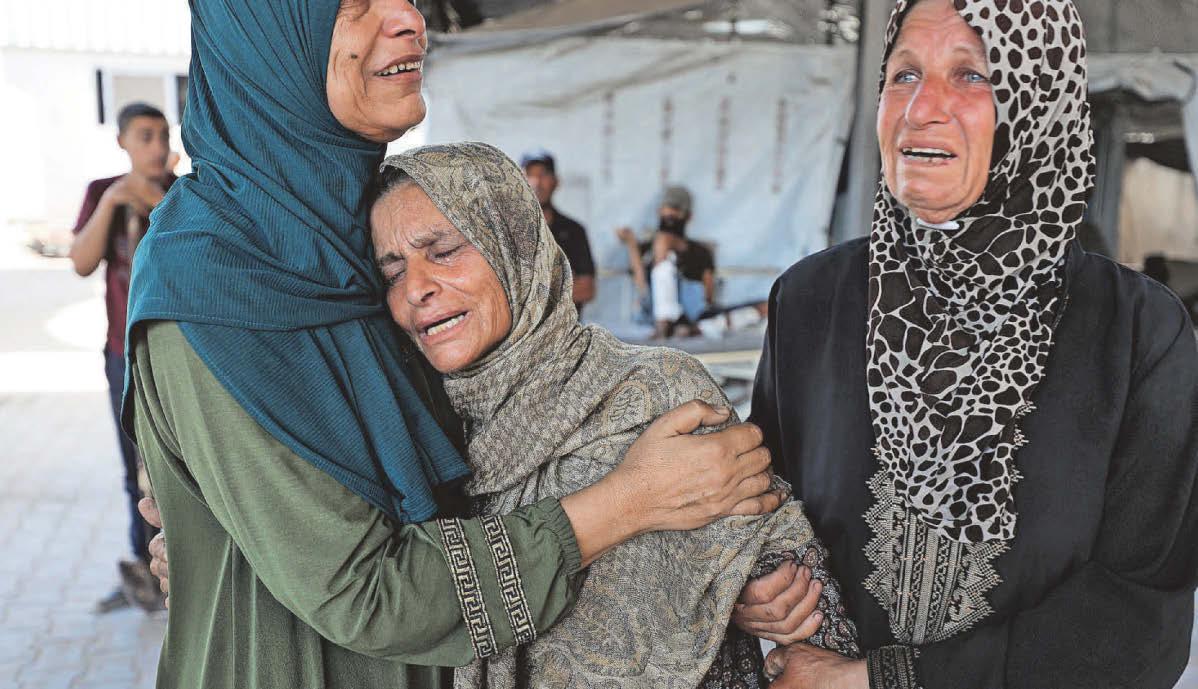 Gaza death toll continues to rise as residents flee