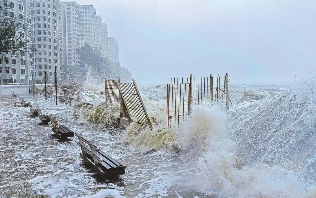 Powerful typhoon crashes into Hong Kong