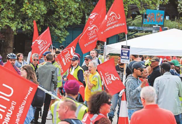 Bus drivers vote on pay deal as strike postponed