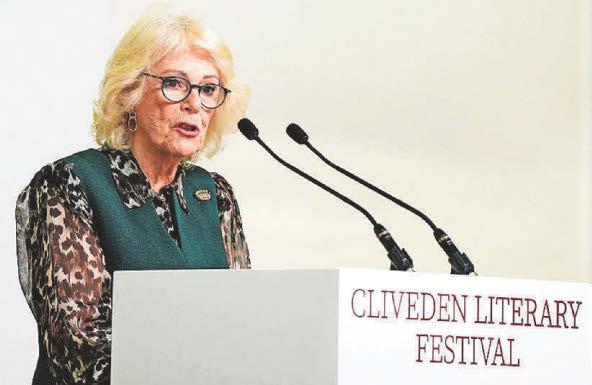 Laughter as Queen shares Dame Jilly's 'immortal line'