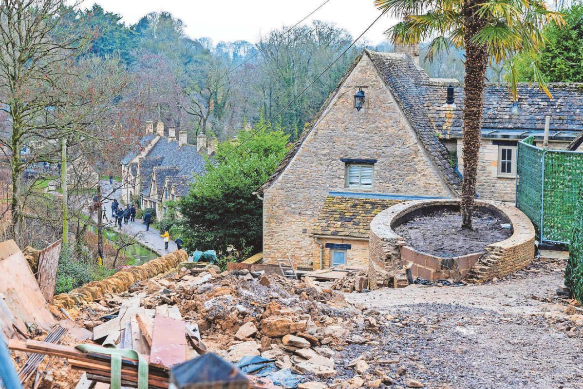 'Gunman on loose' warning as tensions build in planning row