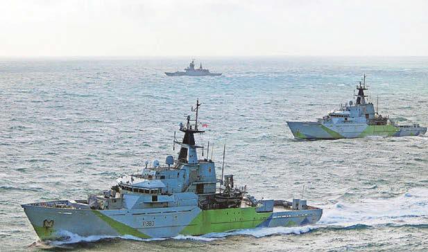 Royal Navy tracks Russian vessels in English Channel