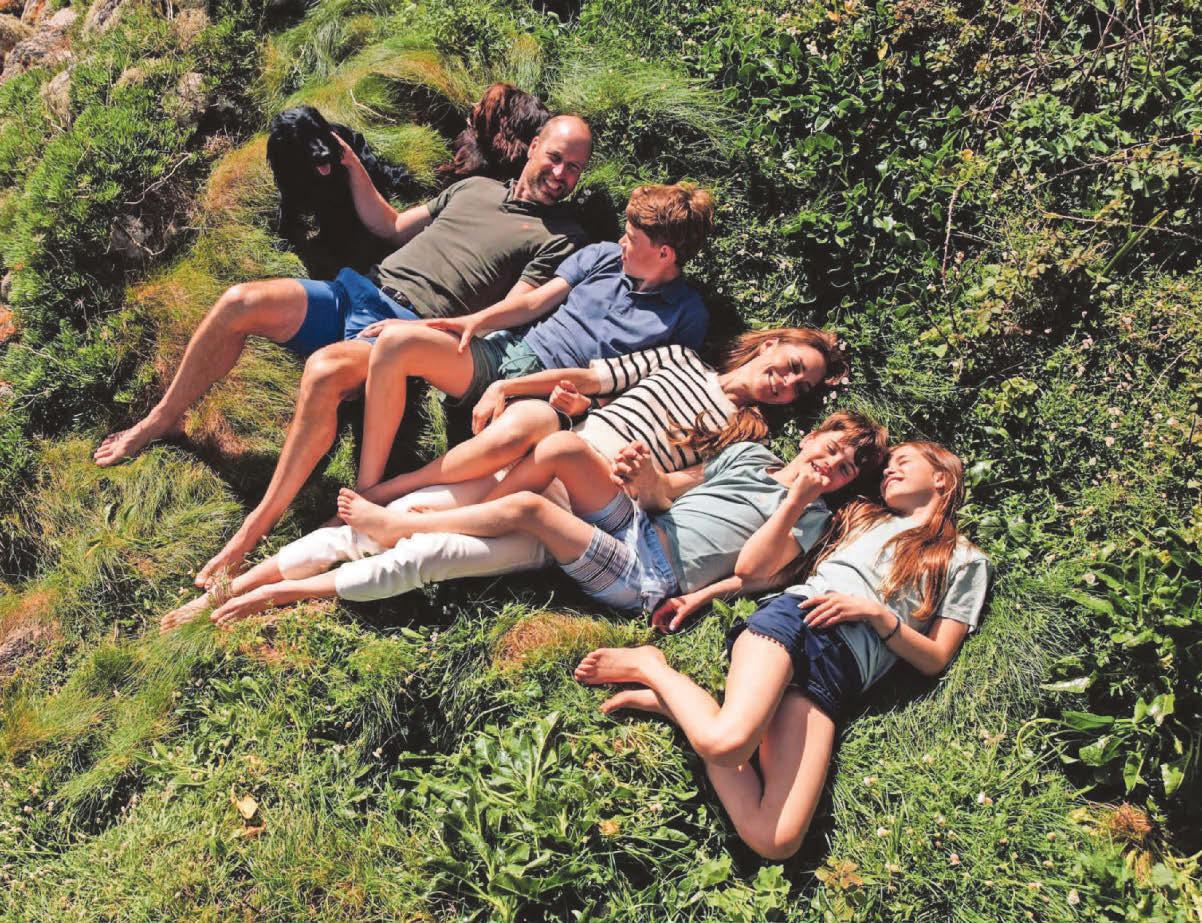 Family photo marks 15 years of marriage for William and Kate
