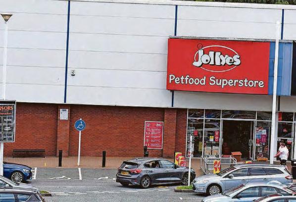 Pet store chain plans price cuts and shops expansion