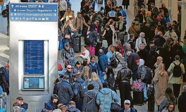 Travel chaos after bomb find