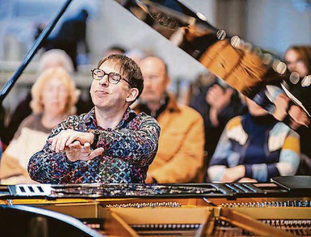 Moonbeams and wedding days in pianist's superb performance