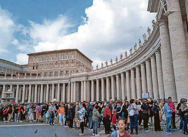 Doctor 'found pope in a coma'