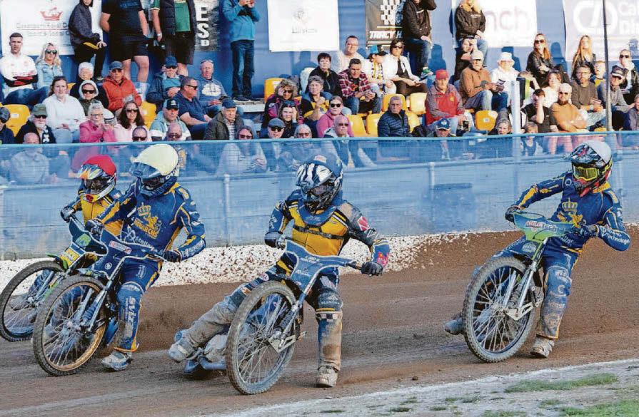 Barker and Thompson guide Gladiators to thrilling victory