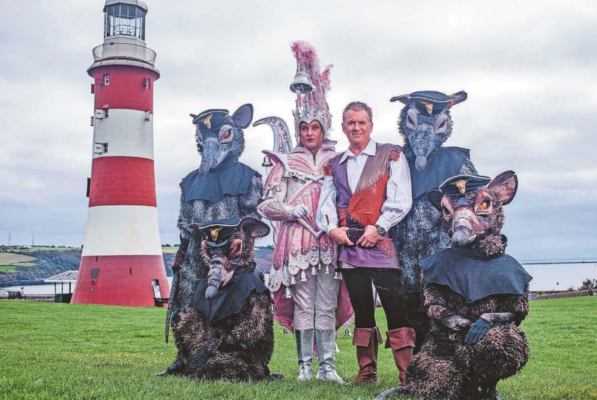 Pantomime stars are all a-glitter on the Hoe