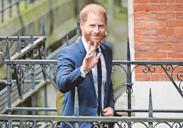 Duke turns up for Daily Mail case