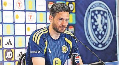 Clarke urged to trust experience of Gordon, 43