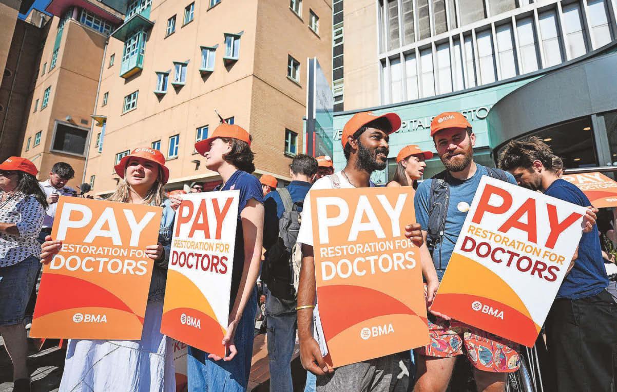Newly qualified doctors 'facing a recurring cycle of debt'