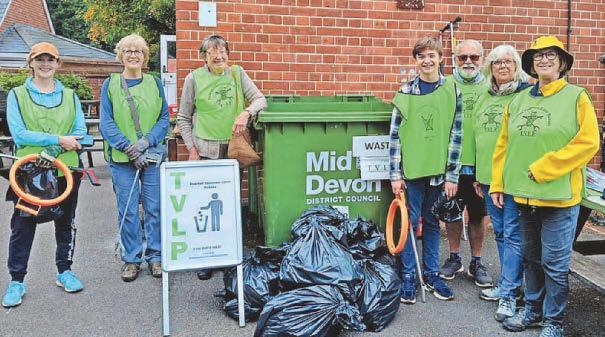 Volunteers help keep town clean and tidy