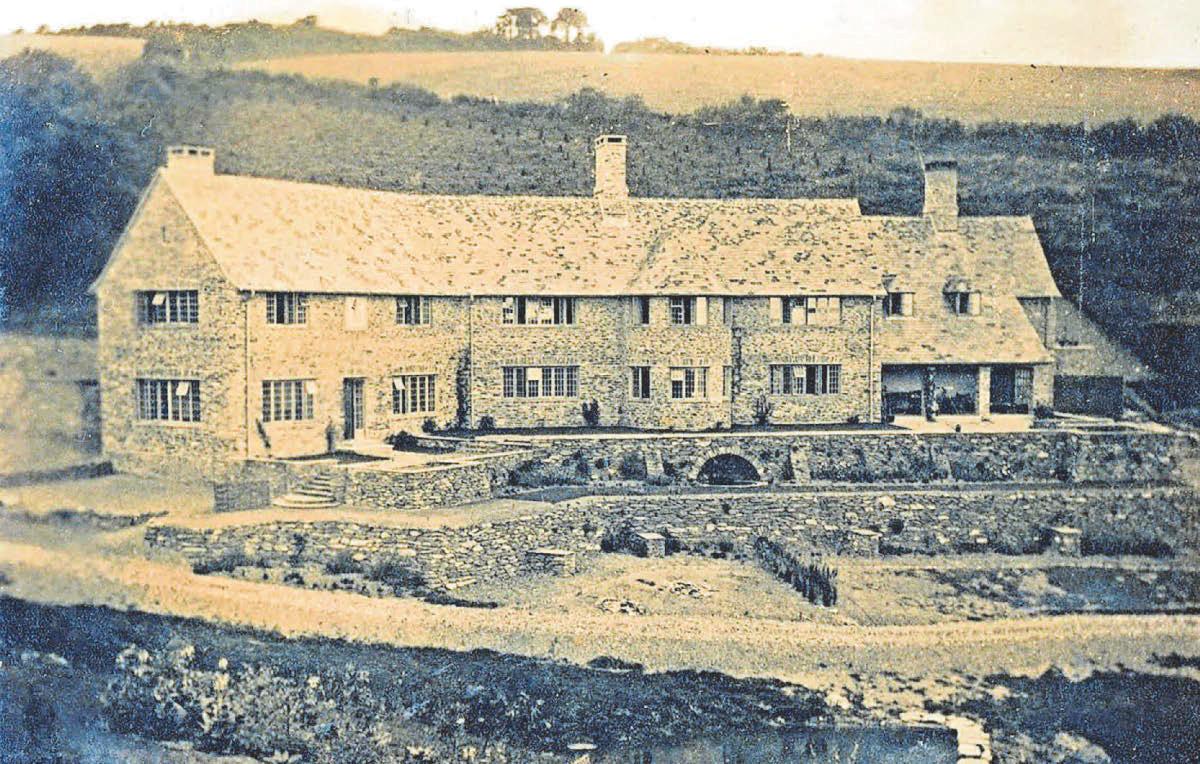 Cocktails and dancing as everyone's invited to celebrate centenary of country retreat