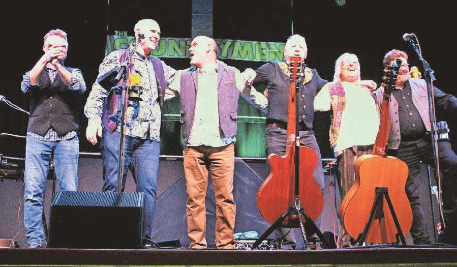 Crowds flock to St Ives as festival kicks off with street entertainment