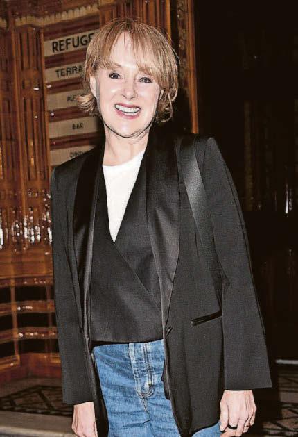 Corrie stars paint town RED