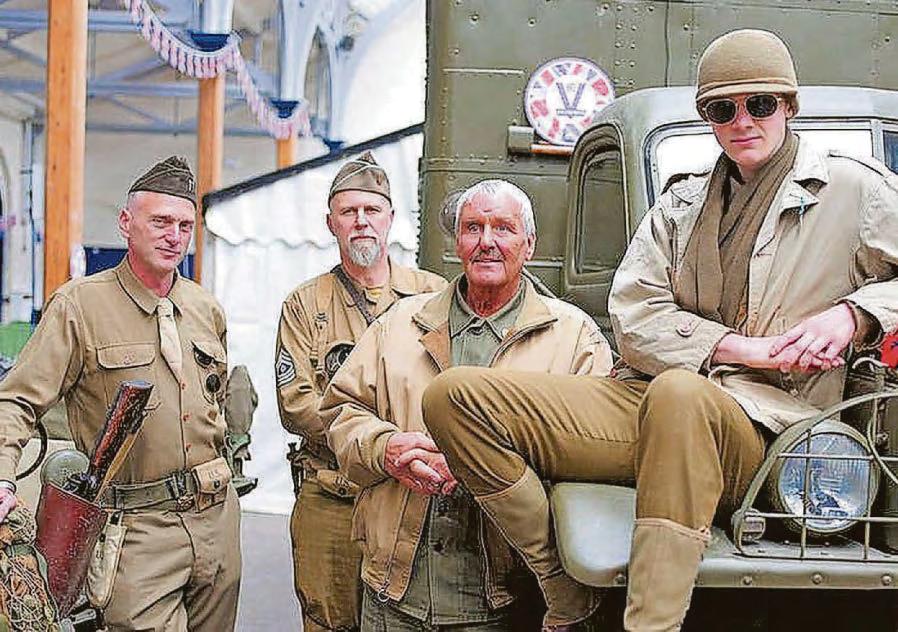 Community thanked for efforts to mark VE day