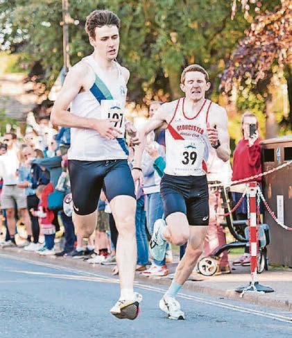Bourton Mile Harry holds off pal Richard to clinch a double
