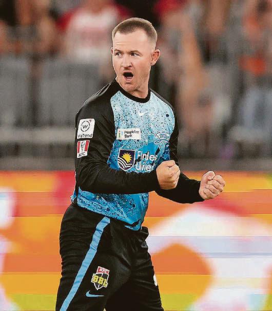 Australian star Short signs up for defence of T20 title