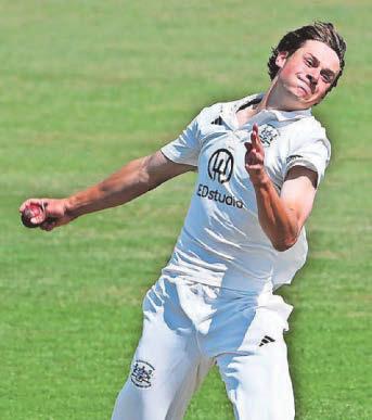 Bailey keeps nerve in final over to clinch a win over Warwickshire