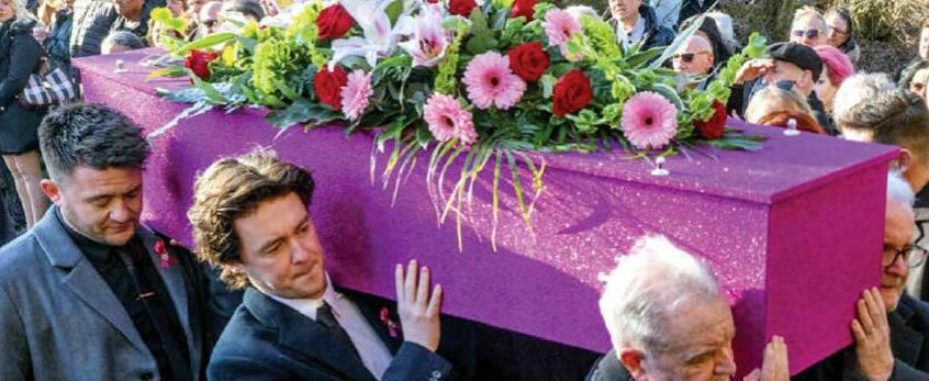 GLITZY SEND OFF FOR A POP ICON