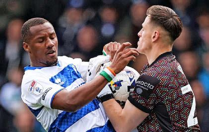 Roy's run goes on as Hoops are held