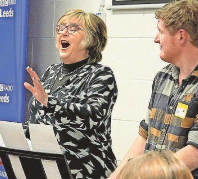 The Bantam of the Opera! Lesley gets fans singing