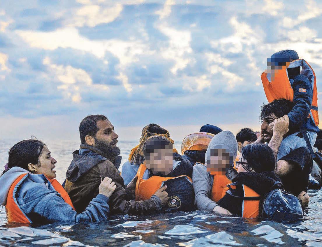 Rival smuggling gangs 'at war'